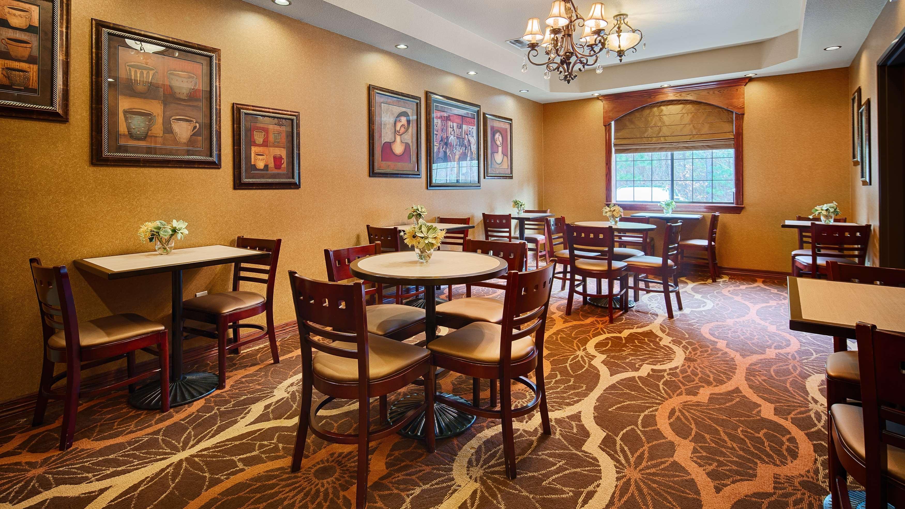 Western Crown Colony & Hotel