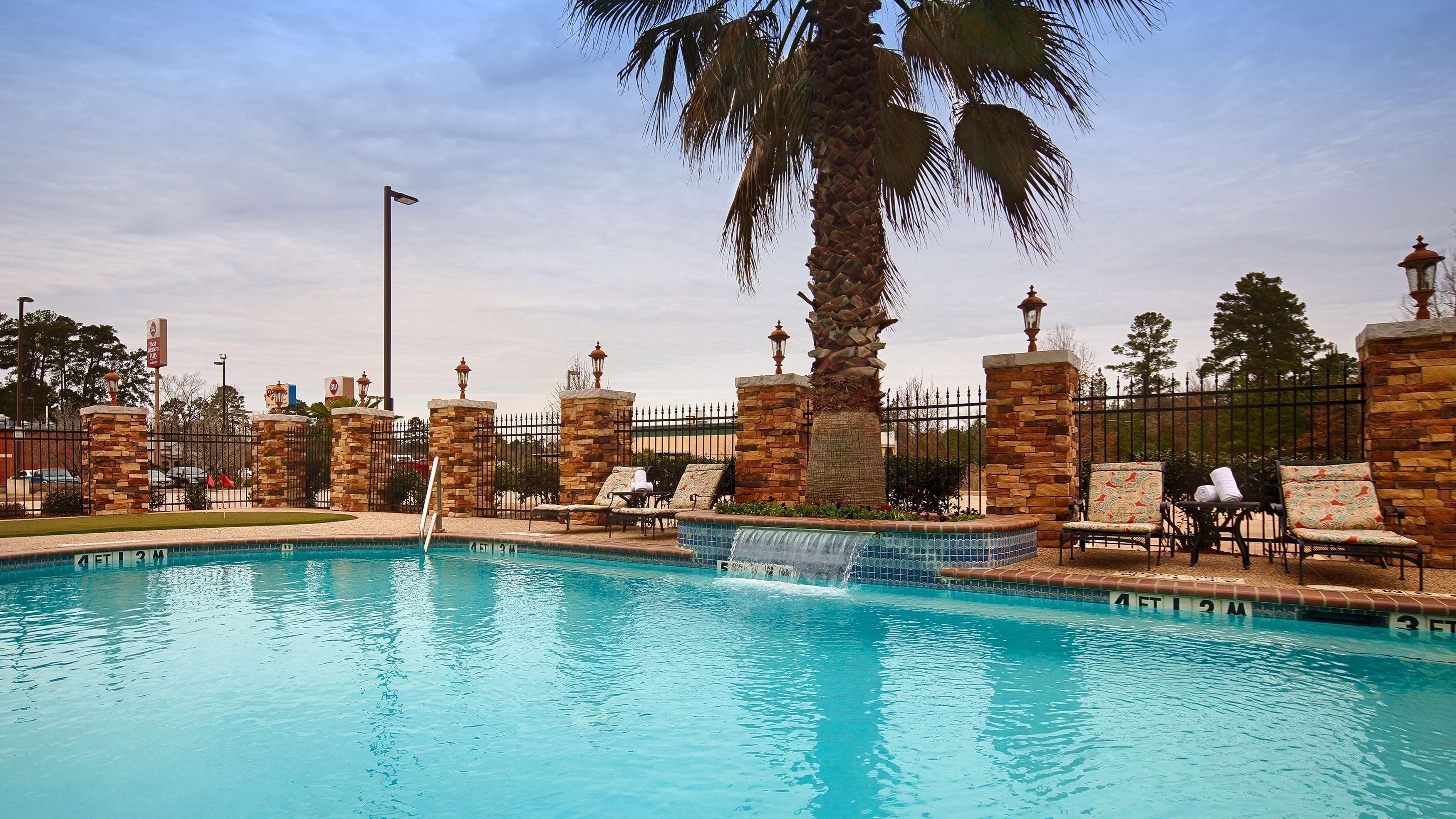 Hotel Western Crown Colony &