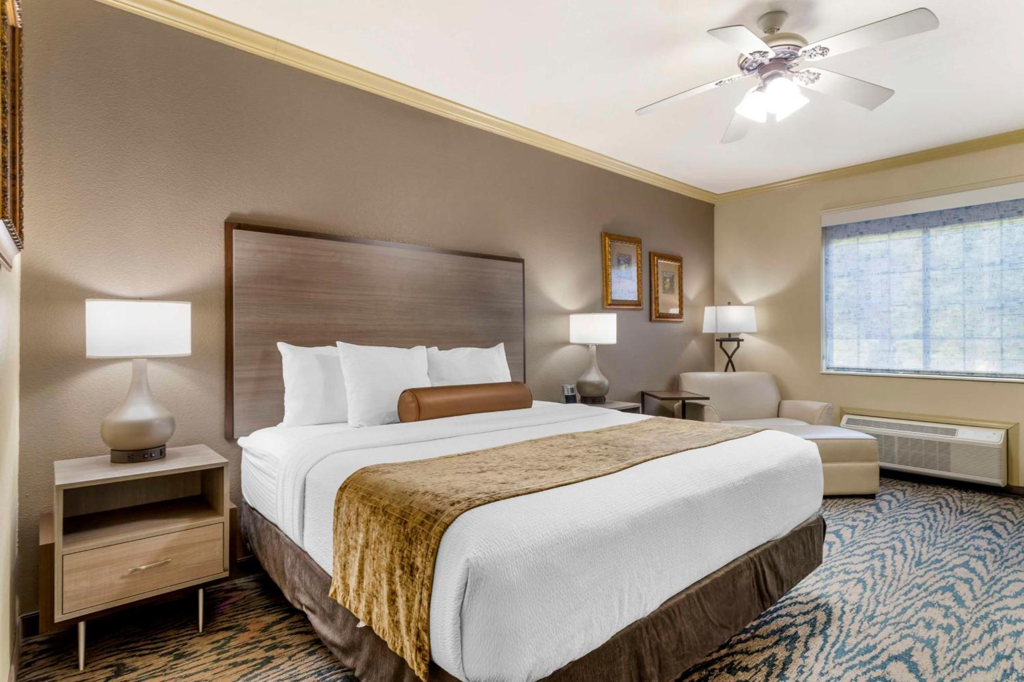Hotel Western Crown Colony & Lufkin