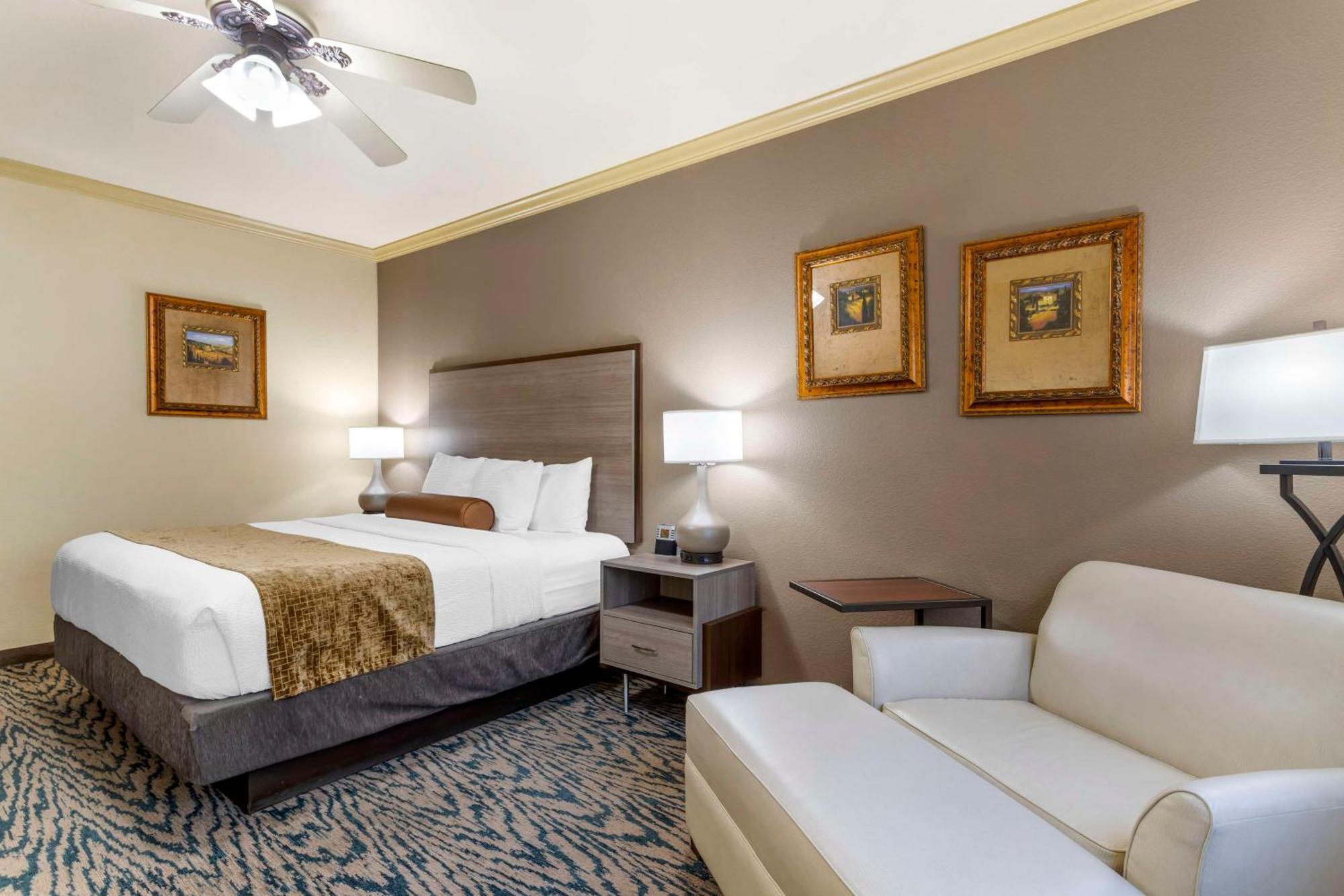 Western Crown Colony & 3*