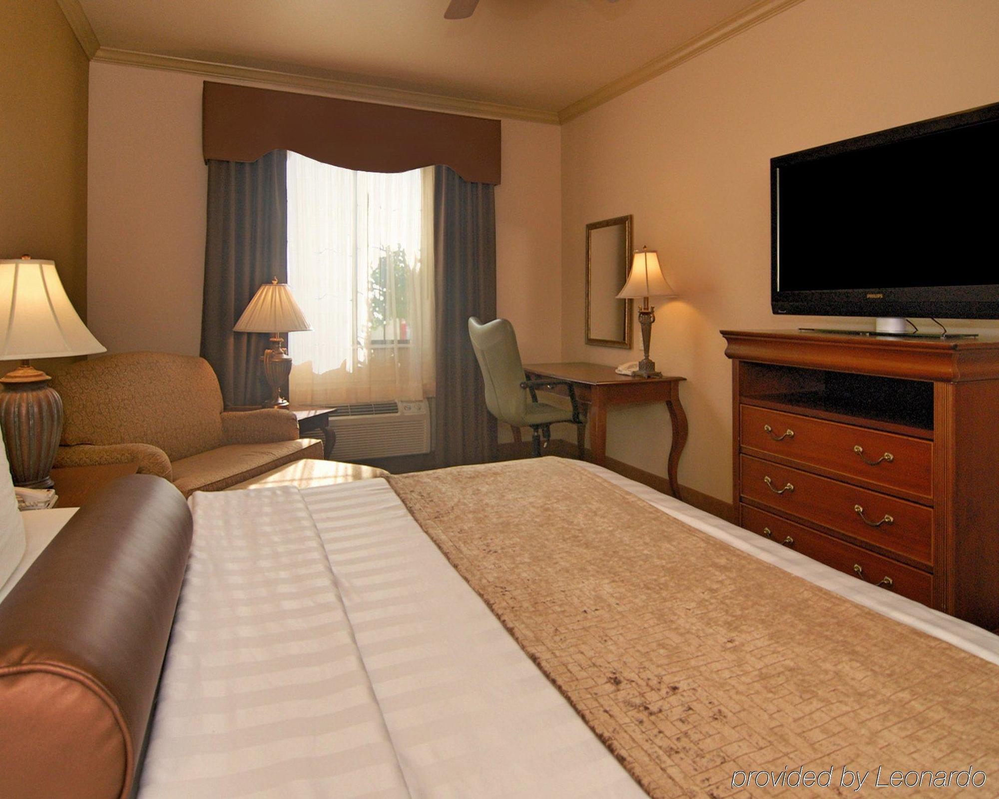 Western Crown Colony & Hotel