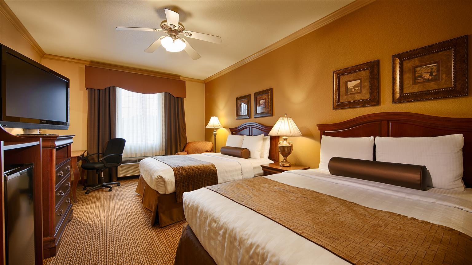 Hotel Western Crown Colony & 3*
