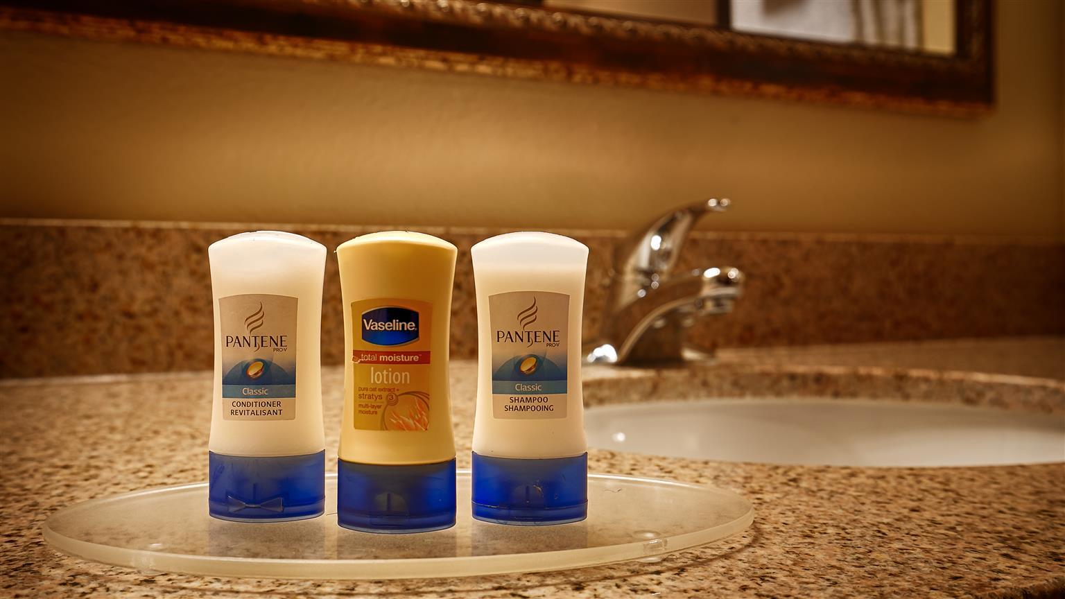 Hotel Western Crown Colony & 3*