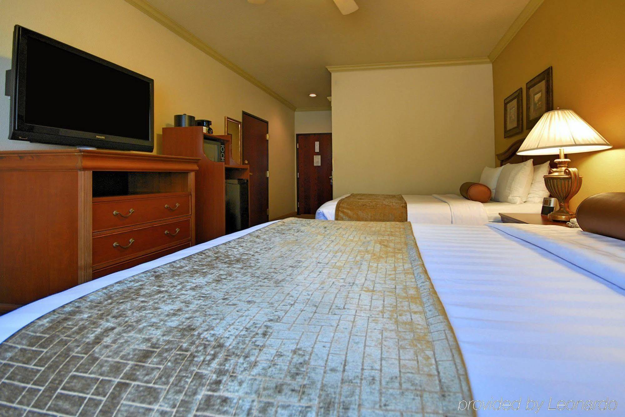 Western Crown Colony & Hotel 3*