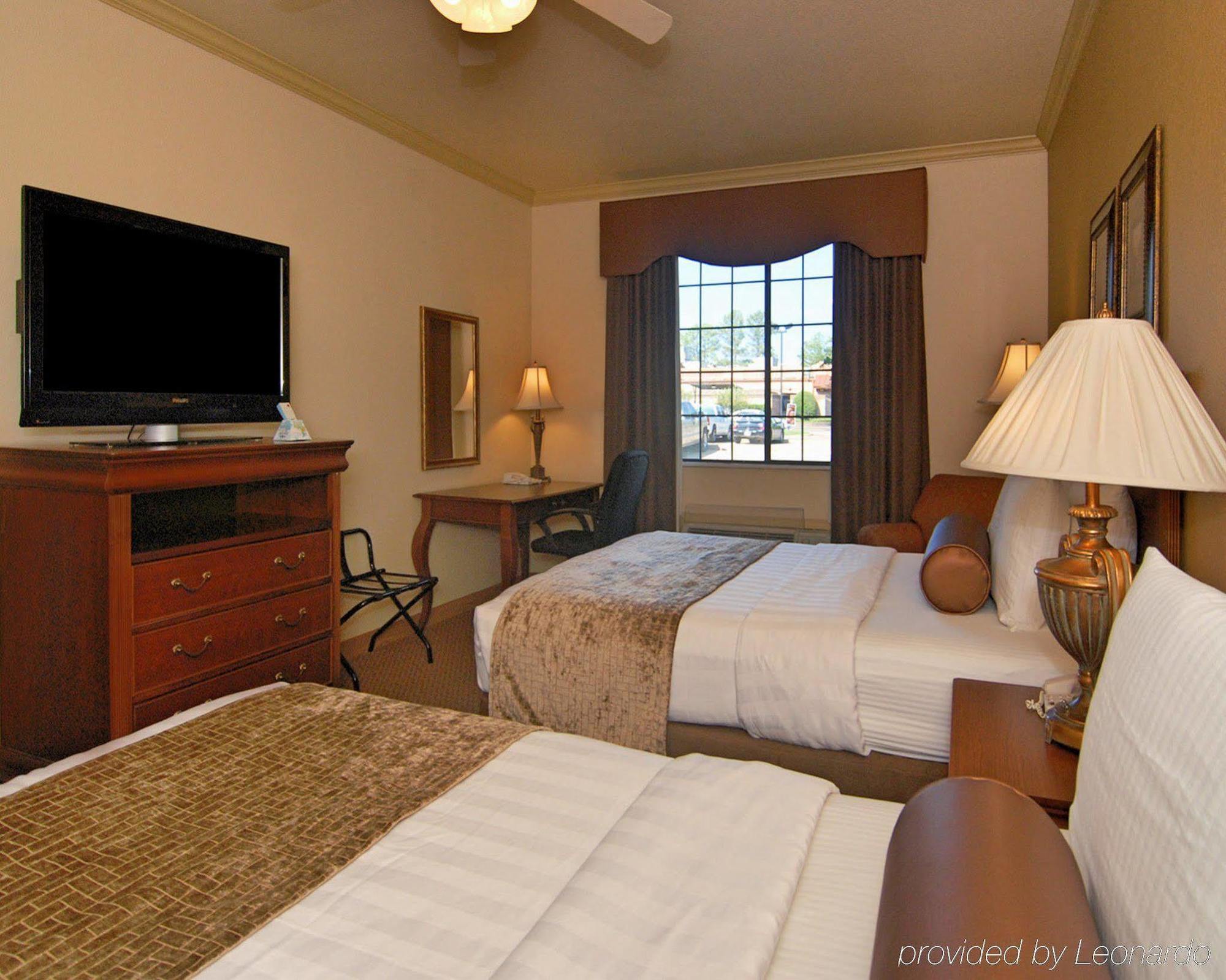 Western Crown Colony & Hotel 3*