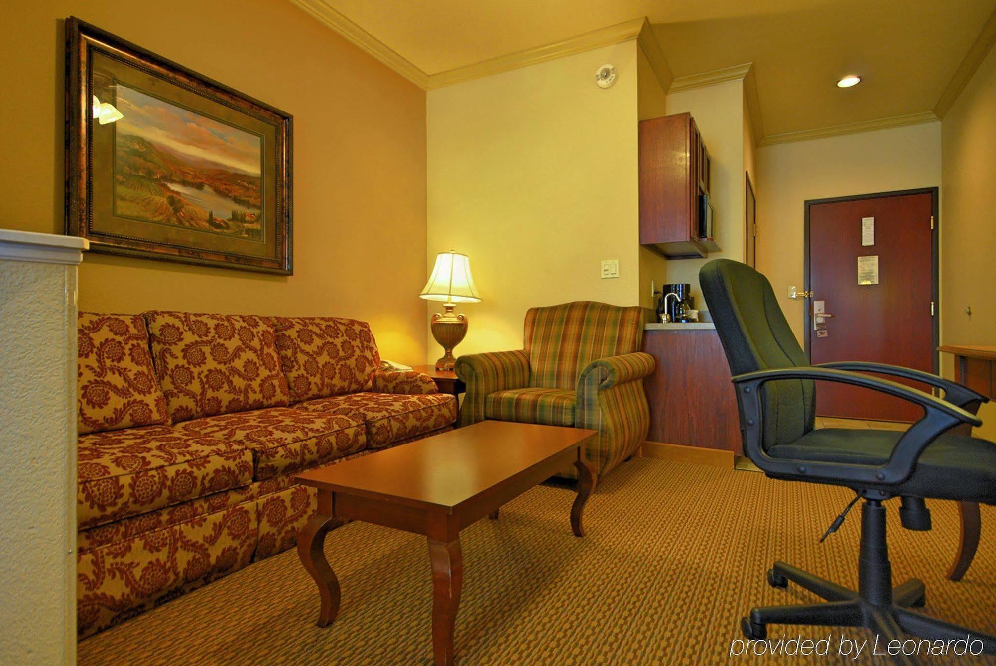 Western Crown Colony & Hotel 3*