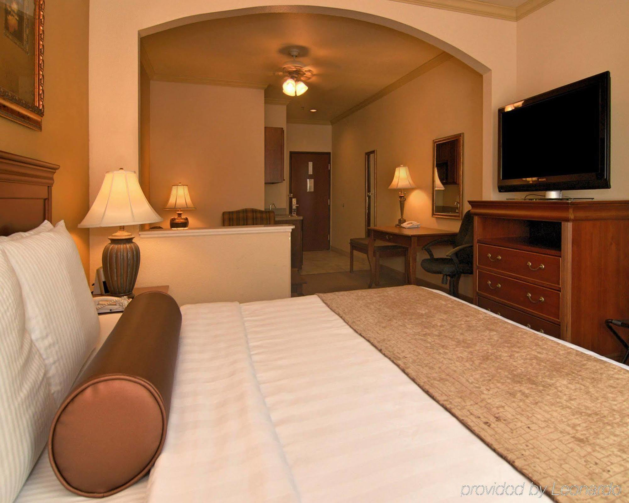 Hotel Western Crown Colony &