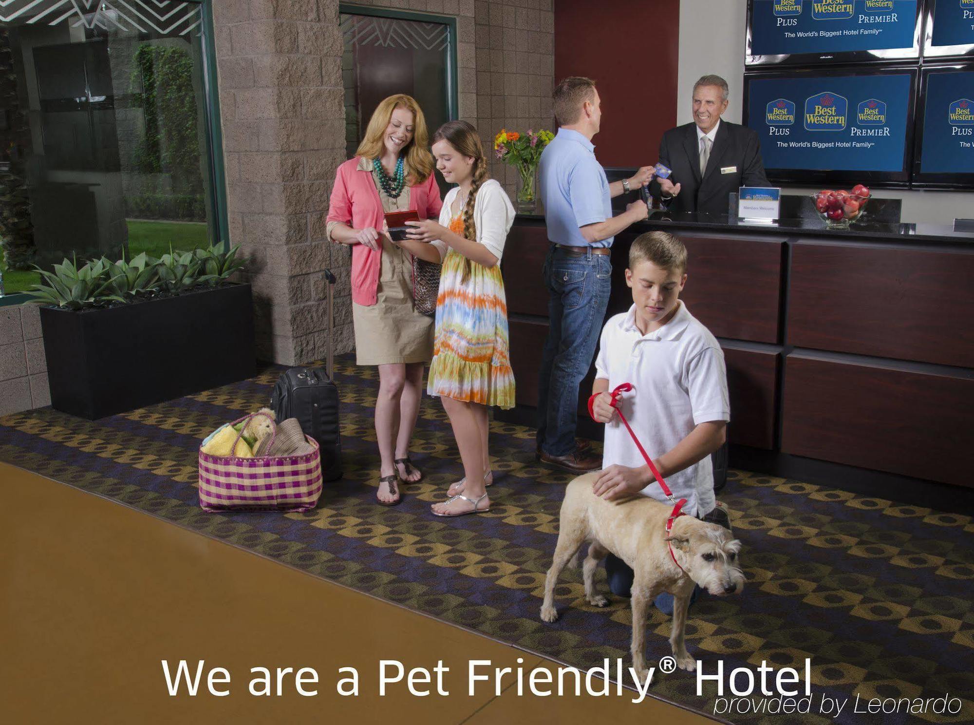 Hotel Western Crown Colony &