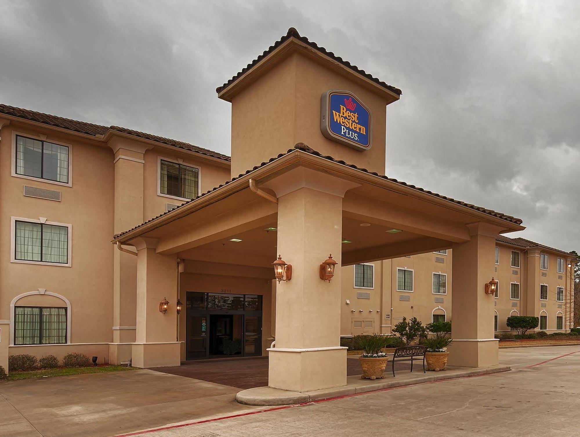 Western Crown Colony & 3*