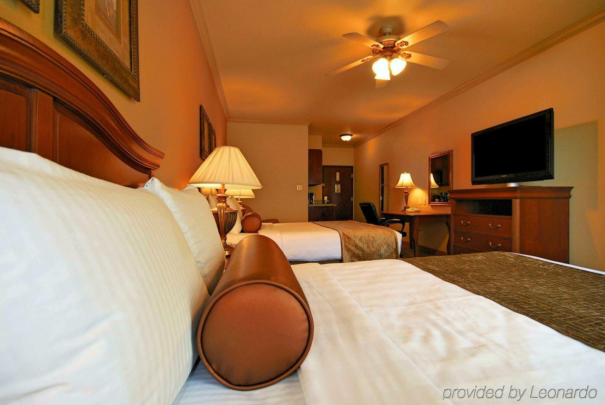 Hotel Western Crown Colony &